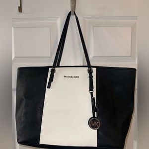 Large Micheal Kors Bag